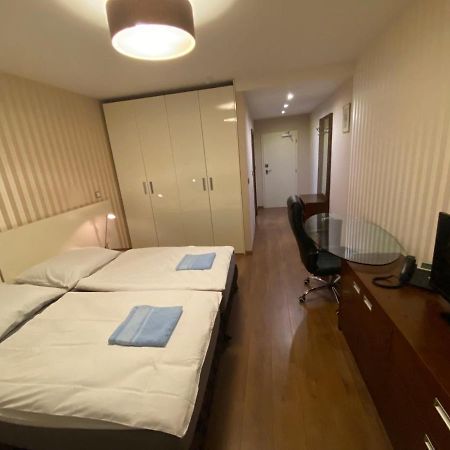 Golden Fish Apartmany Xia เปิลเซน ภายนอก รูปภาพ