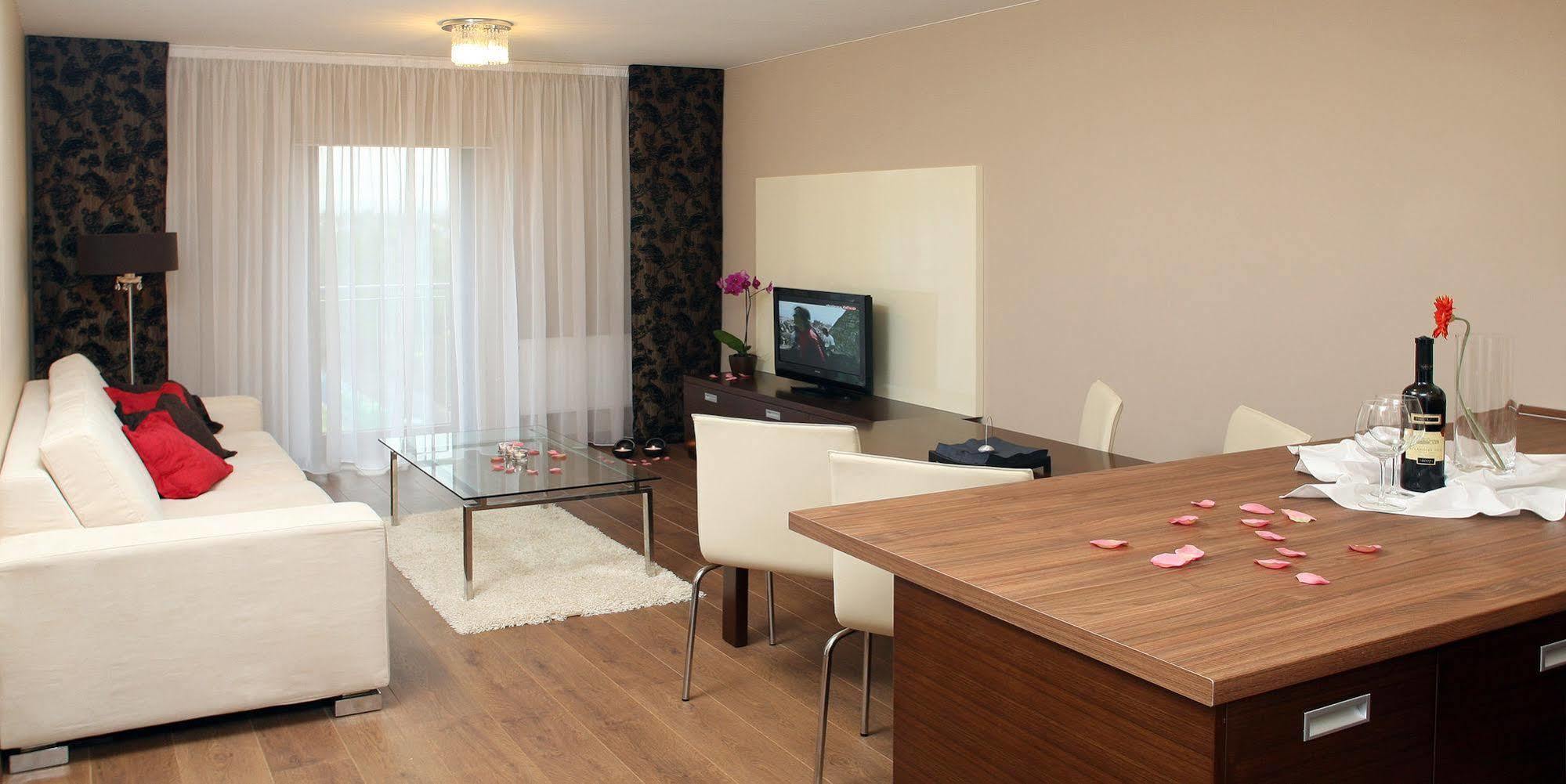 Golden Fish Apartmany Xia เปิลเซน ภายนอก รูปภาพ